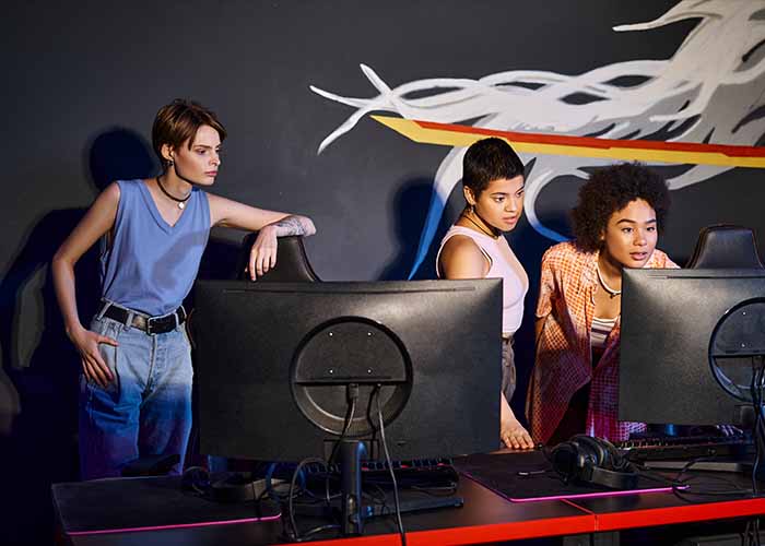 Blue screen of death (bsod) women technicians