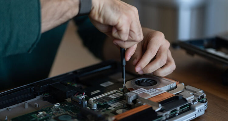 Top 7 signs your laptop needs professional repair
