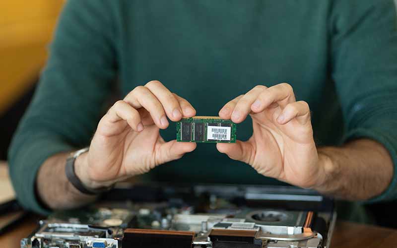 Top 7 signs your laptop needs professional repair ram replacement